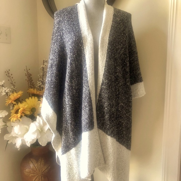 🆕Mystree Open Front Color block Poncho. Size S/M. - Picture 1 of 3